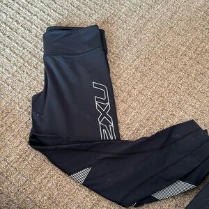 2XU 3/4 compression leggings